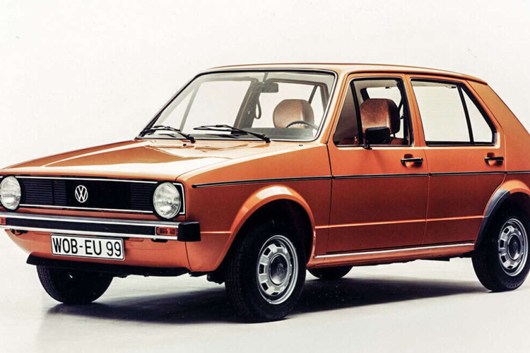 červené auto