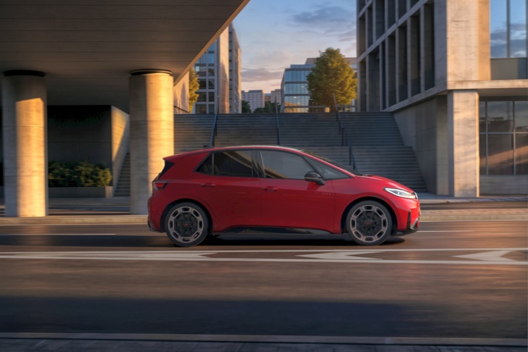Volkswagen ID.3 GTI pri pohľade zboku