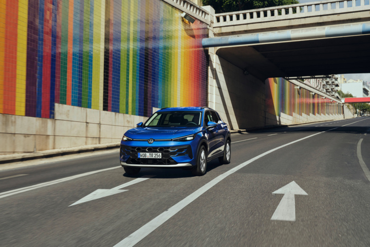 Pamäť parkovania pomáha pri opakovaných manévroch vo vybraných Volkswagenoch. Ilustračný záber nového T-Rocu. Foto: Volkswagen AG / Volkswagen Newsroom. Bezplatné použitie na redakčné účely.