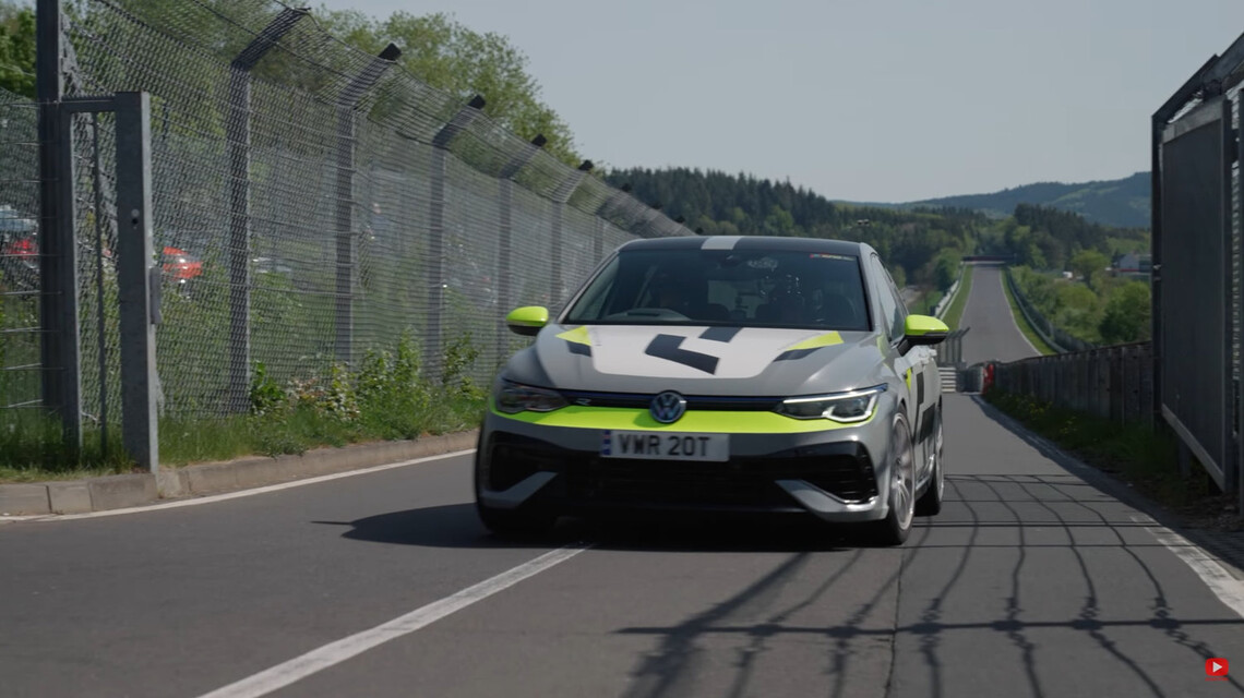 Bývalý STIG mal smrť v očiach! Na jazdu v tomto 550 k Golfe R nikdy nezabudne... +VIDEO 1