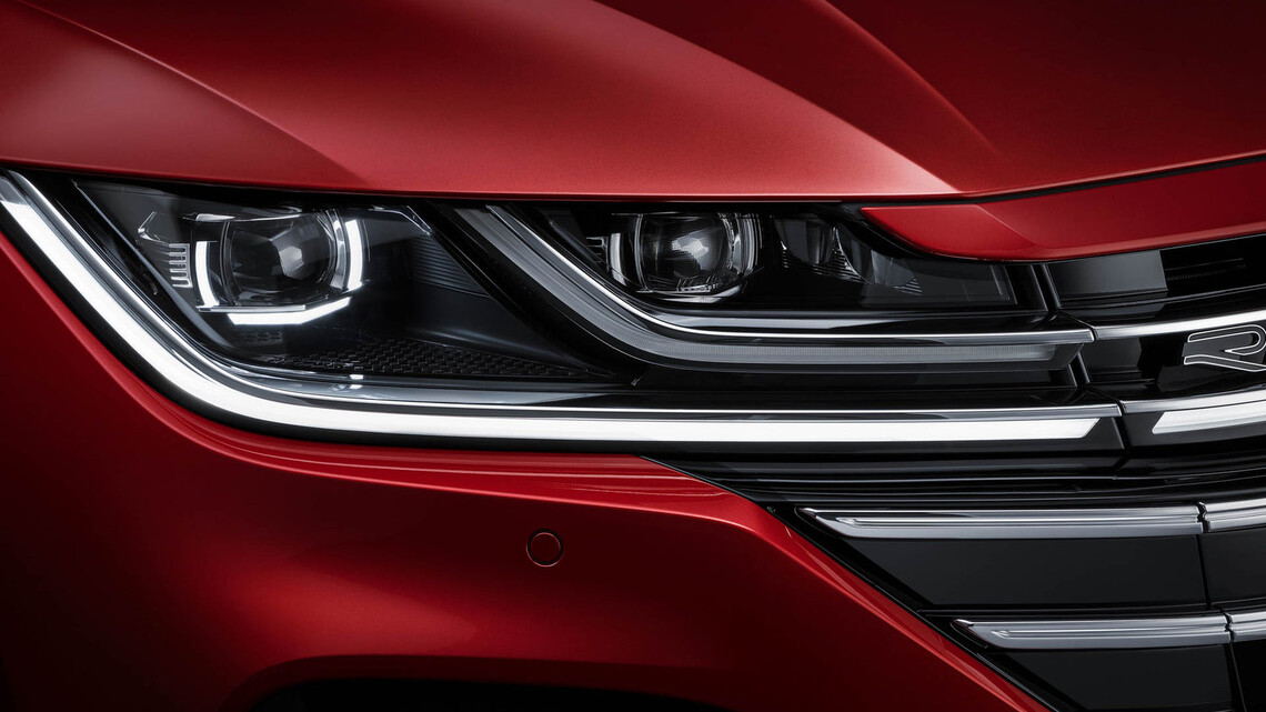 Svetlá na červenom Volkswagen Arteon