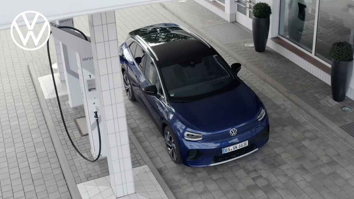 Ilustračná archívna fotografia: Volkswagen ID.4 pri DC nabíjačke. Foto: Volkswagen AG.