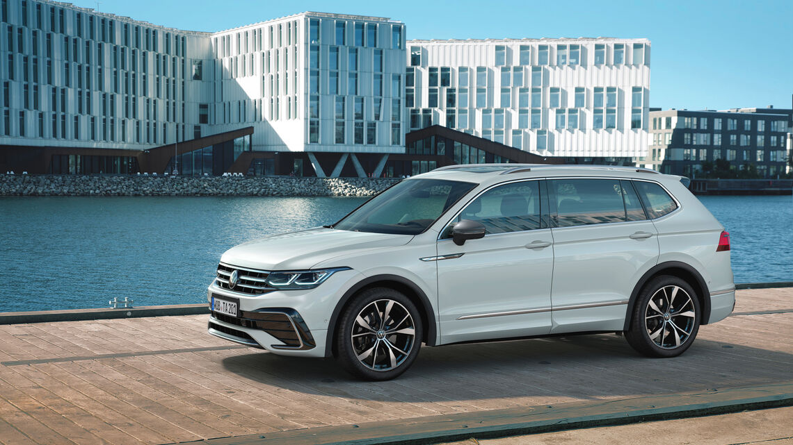 Predĺžený Tiguan Allspace rozšíril možnosti druhej generácie až na sedem sedadiel. Záber zachytáva modernizovanú verziu z roku 2021. Foto: Volkswagen AG.