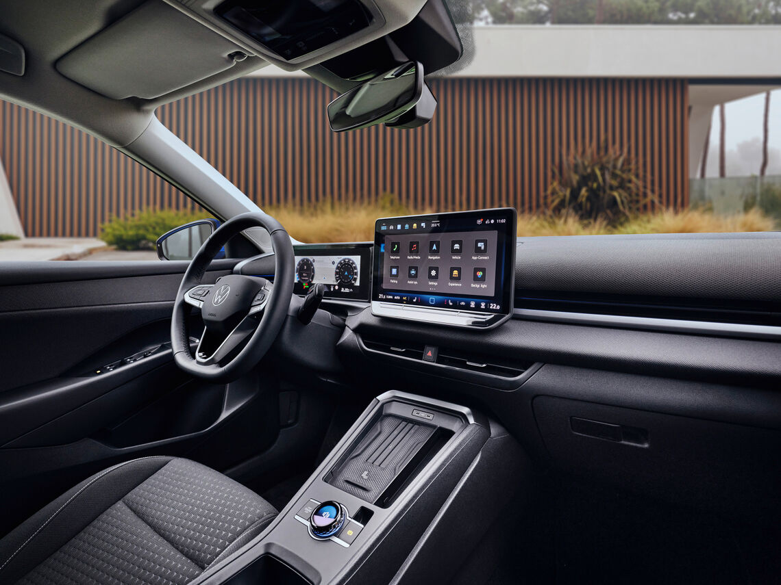Menu infotainmentu T-Rocu obsahuje aj prístup k parkovacím funkciám. Ich rozsah závisí od výbavy. Foto: Volkswagen AG / Volkswagen Newsroom. Bezplatné použitie na redakčné účely.