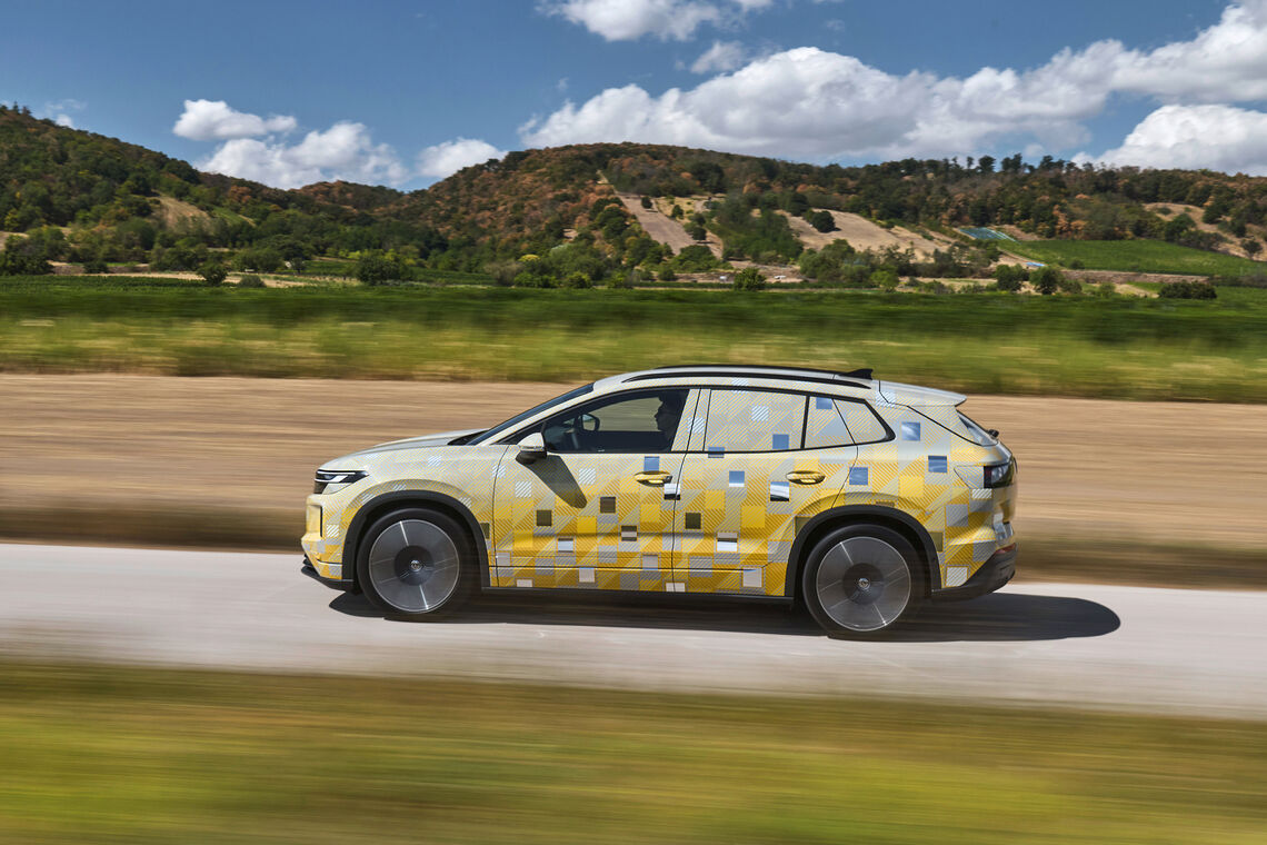 Bočný profil pripravovaného elektrického SUV ID. Tiguan. Predsériové vozidlo, zatiaľ nie je v predaji. Foto: Volkswagen AG.