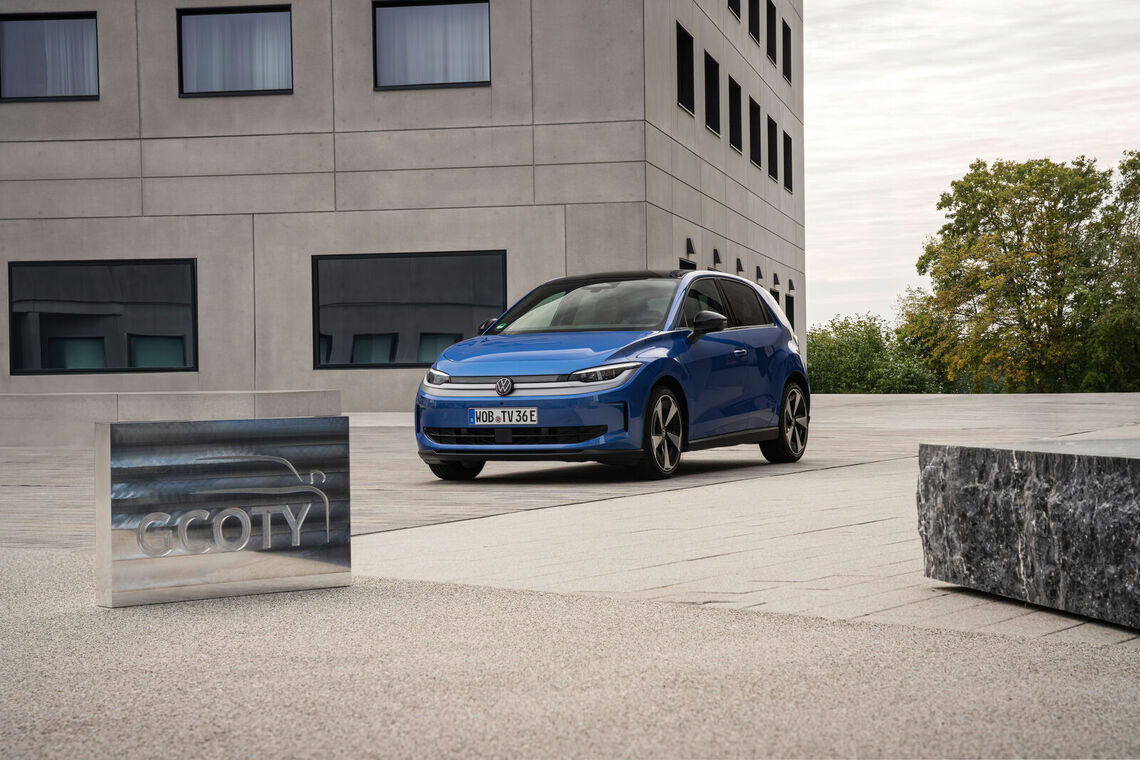 ID. Polo s trofejou po víťazstve v kategórii Budget ankety German Car of the Year 2027. Foto: Volkswagen AG.