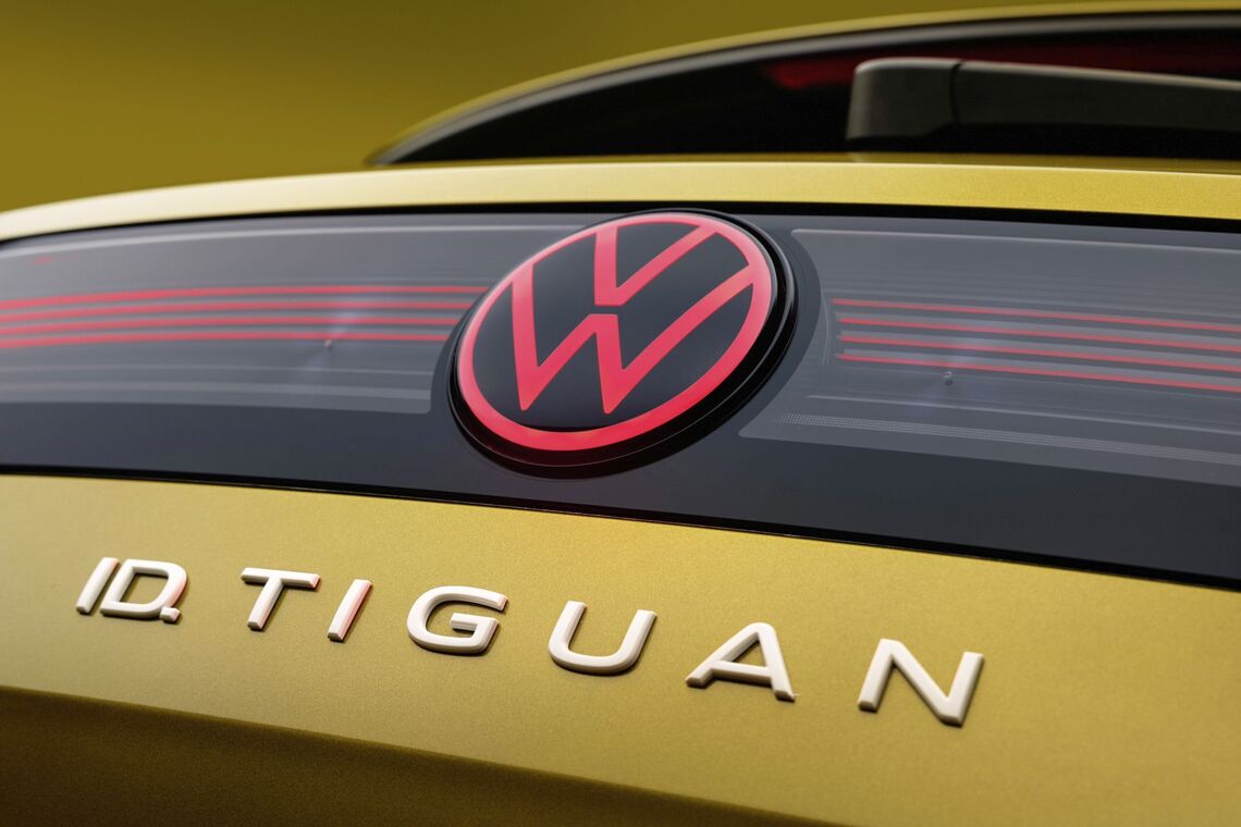 Osvetlený znak modelu Volkswagen ID. Tiguan