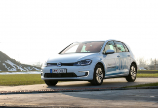 Volkswagen e-Golf test 020