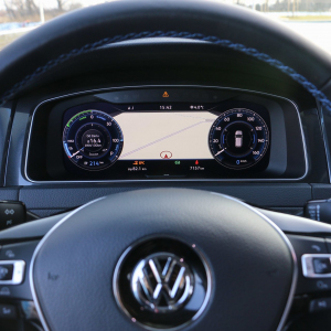 Volkswagen e-Golf test 035