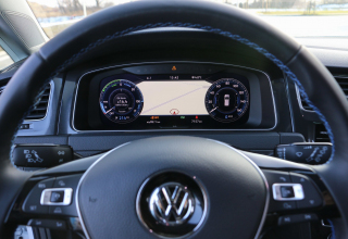 Volkswagen e-Golf test 035